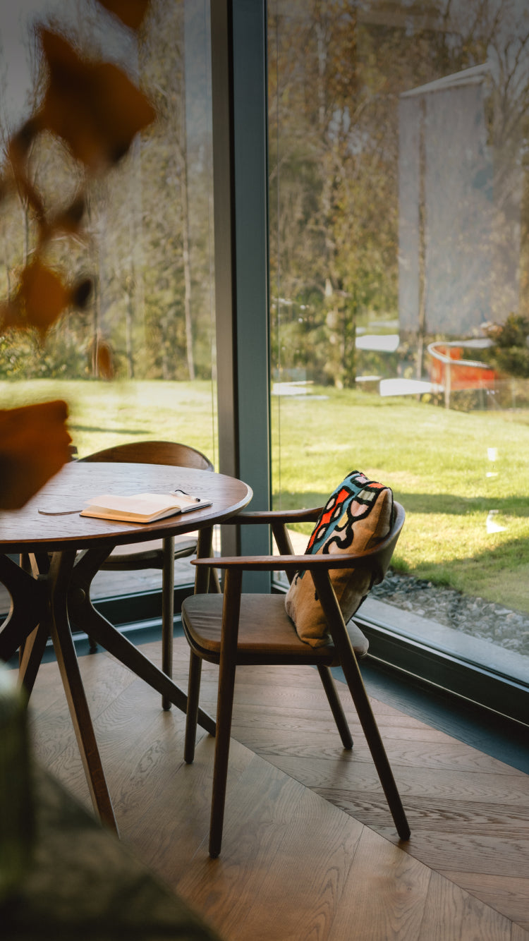 Banner  ARTISANAL

 CHAISES ET

 TABLES AVEC

 DESIGN INTEMPOREL